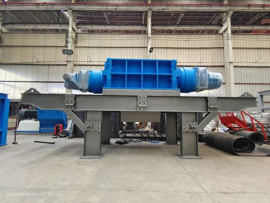 8000 kg di peso in acciaio inossidabile Schrott Metal Shredder con macchina di triturazione del trasportatore