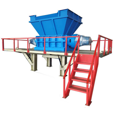 3000 kg/h Rifiuti di legno, materassi, palette, tritare, riciclare mobili in plastica in modo efficiente