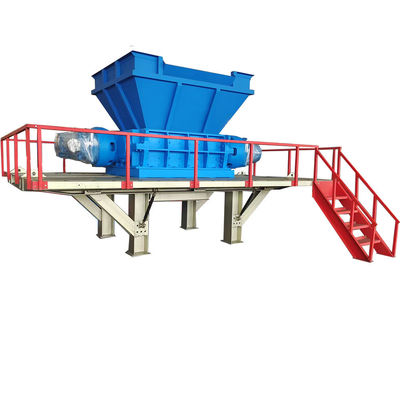 3000 kg/h Rifiuti di legno, materassi, palette, tritare, riciclare mobili in plastica in modo efficiente