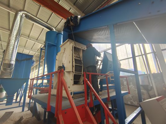 8000 KG Diesel Grano Martello Mill Crusher Grinder Mobile Crusher per la fabbricazione di polvere da segheria rasatura