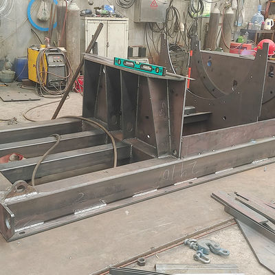 Macchine per la fabbricazione di tronchi di legno con schermo e martello